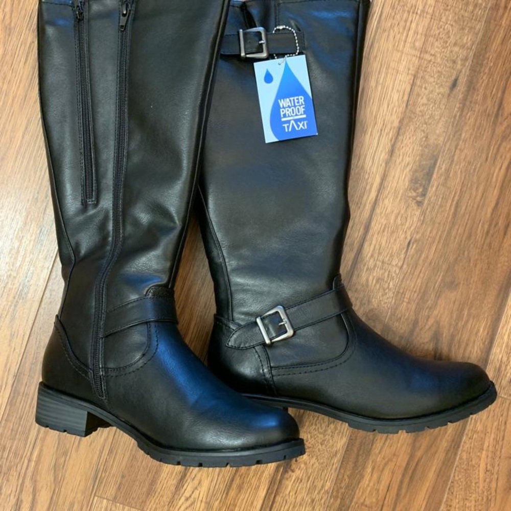 New with tags taxi boots size 10